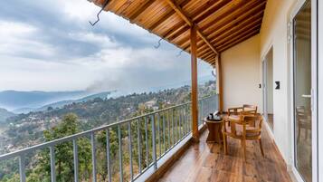 Executive Himalayan View Room with Balcony | Terrace/patio