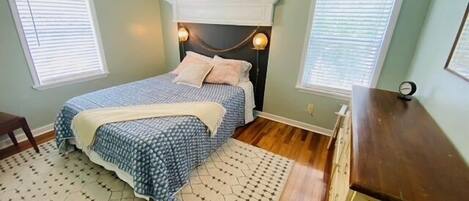 2 bedrooms, desk, iron/ironing board, free WiFi