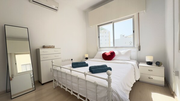 2 bedrooms, desk, iron/ironing board, free WiFi