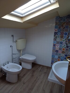 Haartrockner, Toilettenpapier