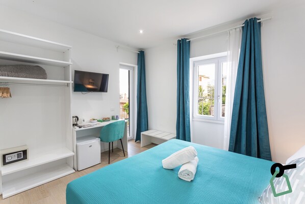 Double Room, Balcony | Desk, free WiFi