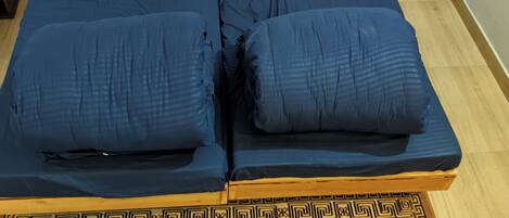 6 slaapkamers, een kluis op de kamer, een bureau