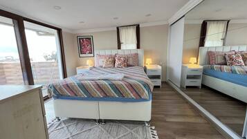 2 間睡房、房內夾萬、書桌、熨斗/熨衫板