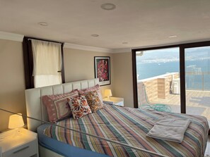 2 bedrooms, in-room safe, desk, iron/ironing board - Stay with the best view of Izmir (Izmir)