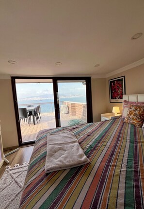 2 bedrooms, in-room safe, desk, iron/ironing board