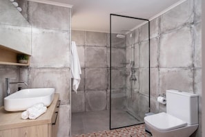 Family Apartment, Balcony, City View | Bathroom