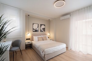 Apartamento Deluxe, 4 habitaciones, vistas a la ciudad | 4 dormitorios, caja fuerte, decoración individual