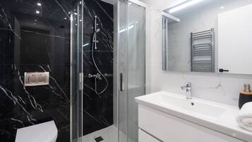 Deluxe Apartment, 4 Bedrooms, City View | Bathroom | Shower, rainfall showerhead, hair dryer, towels