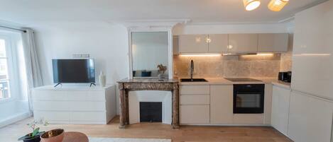 Fridge, microwave, oven, stovetop