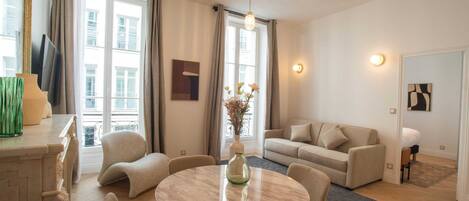 Televisión, oficina