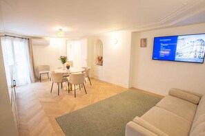 Interior - Madeleine Opéra - Two Bedroom Deluxe in Paris (Paris)