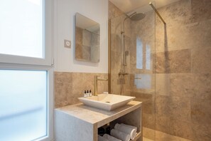 A modern bathroom with a large vessel sink, a glass-enclosed shower, and a built-in shelf with towels. - Madeleine Opéra - Fabulous Two Bedroom in Paris (Paris)