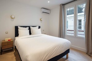 2 bedrooms, desk, iron/ironing board, travel crib