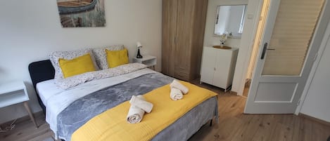 1 chambre, fer et planche Ă repasser, Wi-Fi, draps fournis