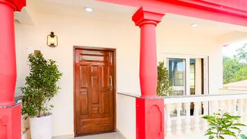 Mặt tiền nơi lưu trú