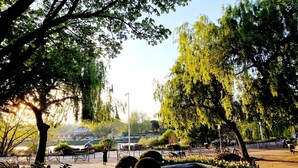 A park with a pond, benches, and trees. - Stylish Stay Near Paris - 850m to Subway RER A - Netflix 1BR-4P (Rueil-Malmaison)
