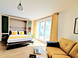 1 bedroom, desk, iron/ironing board, travel crib - Stylish Stay Near Paris - 850m to Subway RER A - Netflix 1BR-4P (Rueil-Malmaison)