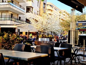 屋外ダイニングエリア