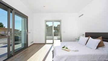 Villa Deluxe, vistas a la bahía | 5 dormitorios, caja fuerte, wifi gratis