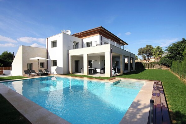 Deluxe Villa, Bay View | Terrace/patio - Villa Casa Linda (Pollenca)