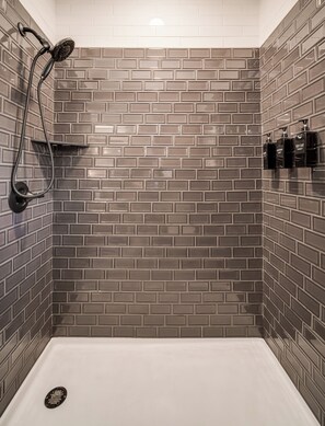 淋浴设施、吹风机、毛巾