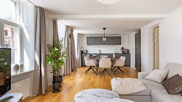 Apartment, 1 Bedroom, City View | Living room