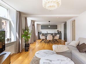 Appartement, 1 chambre, vue sur la ville | Salle de séjour