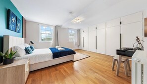 2 bedrooms, desk, iron/ironing board, free WiFi