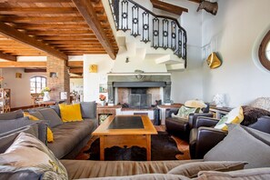 Unclassified image, 5 of 136, button