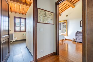 4 多间卧室、熨斗/熨衣板、旅行婴儿床、WiFi