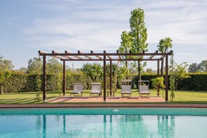 Una piscina cubierta