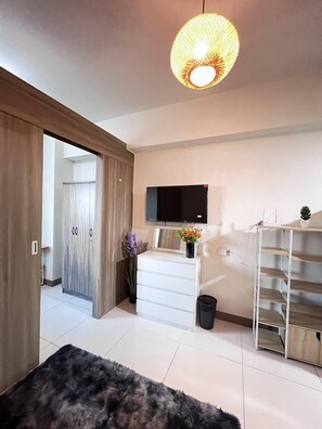 Living area - Unistay Coast Res R10 Sunset Vw (Pasay)