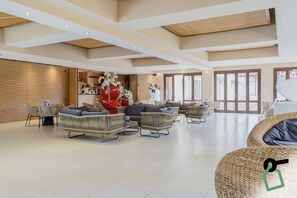 Lobby sitting area - Hotiday Marina di Bibbona (Marina di Bibbona)