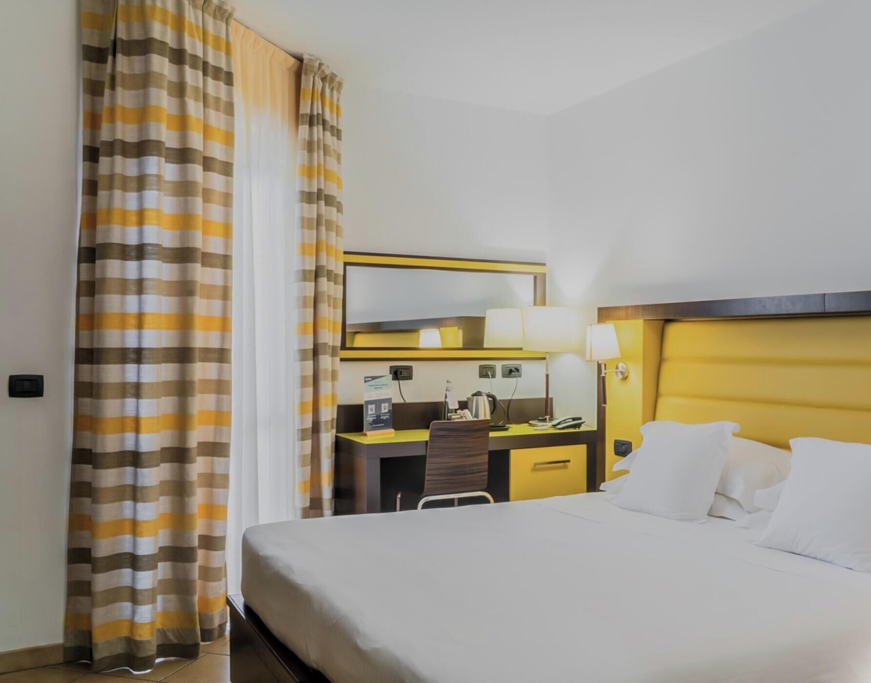 Minibar, WiFi (free), bed sheets