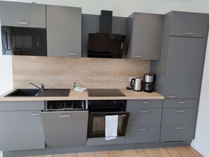 雪櫃、焗爐、爐具、洗碗機