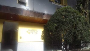 A building with a sign reading "Hotel Princesinha do Café." - Hotel princesinha do cafe (Vassouras)