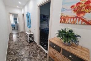 3 habitaciones, escritorio, tabla de planchar con plancha y wifi 