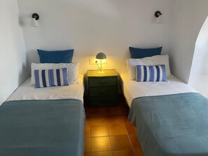 3 bedrooms, iron/ironing board, WiFi, bed sheets