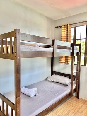 5 dormitorios, tabla de planchar con plancha, wifi y ropa de cama