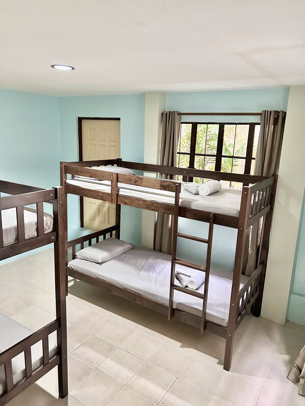 5 dormitorios, tabla de planchar con plancha, wifi y ropa de cama