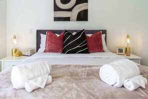 2 bedrooms, iron/ironing board, WiFi, bed sheets