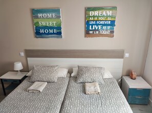 2 bedrooms, iron/ironing board, travel cot, WiFi