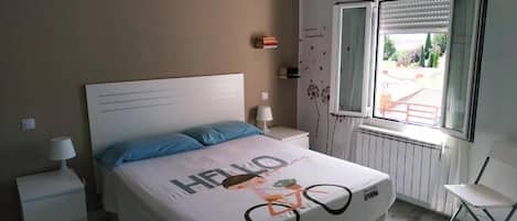 2 chambres, fer et planche à repasser, lit de bébé portatif, Wi-Fi