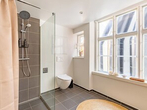 Apartment, 1 Bedroom, City View | Bathroom