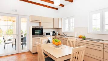 Villa (Vila Nira Radonić) | Dining room