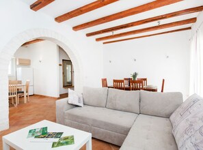 Vila (Vila Nira Radonić) | Sala de estar | TV de tela plana 32 polegadas com canais a cabo