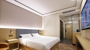 A hotel room with a bed, bedside table, chair, and a TV on the wall. - Super8 Yuet Hotel (Beijing Qilizhuang Branch) (Beijing)