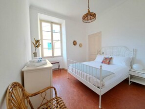 1 bedroom, down duvets, iron/ironing board, free WiFi
