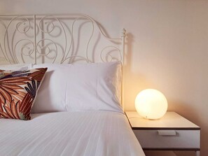 1 slaapkamer, donsdekens, een strijkplank/strijkijzer, gratis wifi