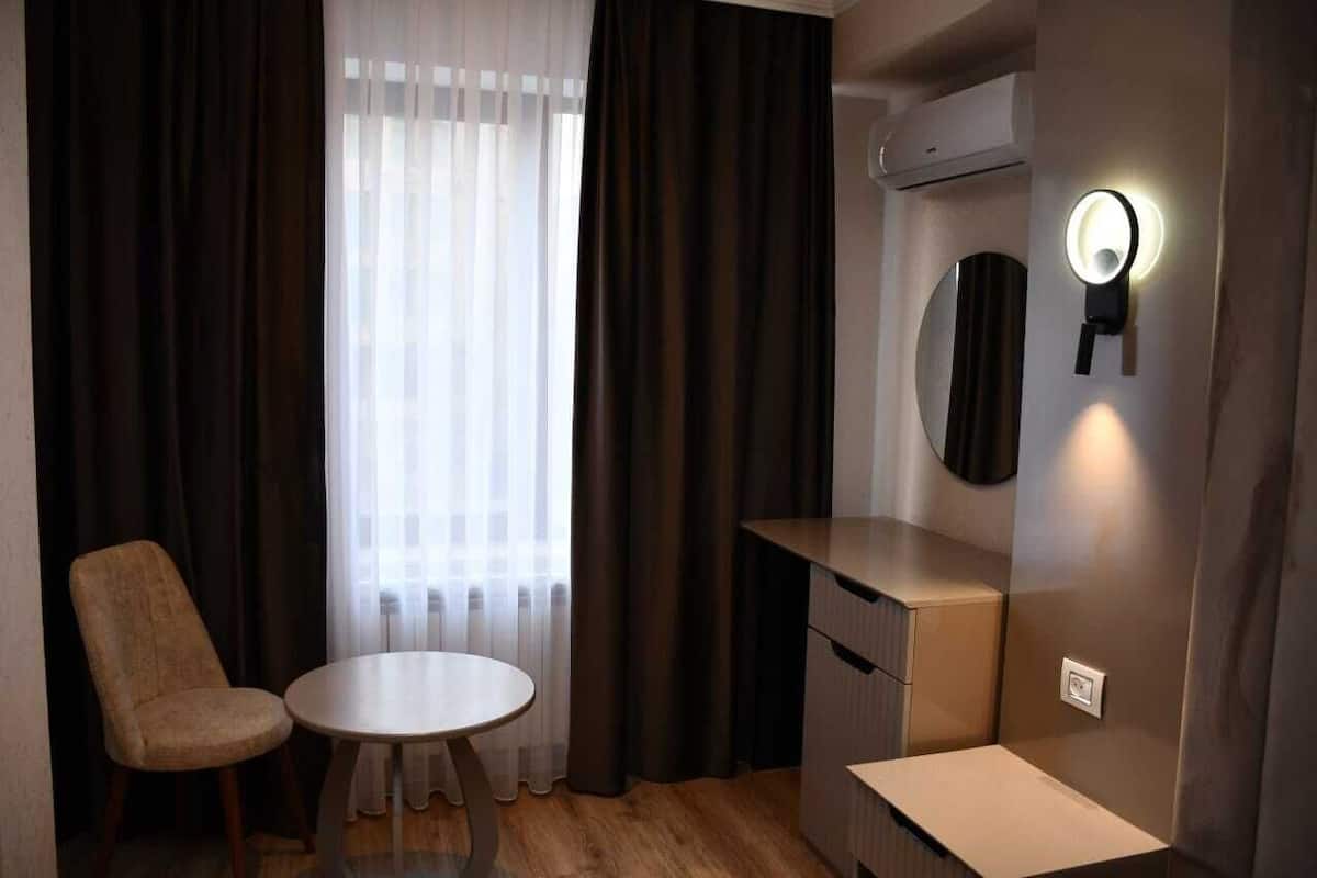Habitación económica con 1 cama doble o 2 individuales | Caja fuerte, sistema de insonorización, tabla de planchar con plancha